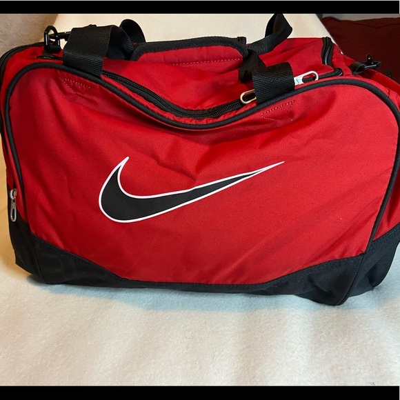 Nike Other - Nike Red/Black Duffel Bag Side Compartments